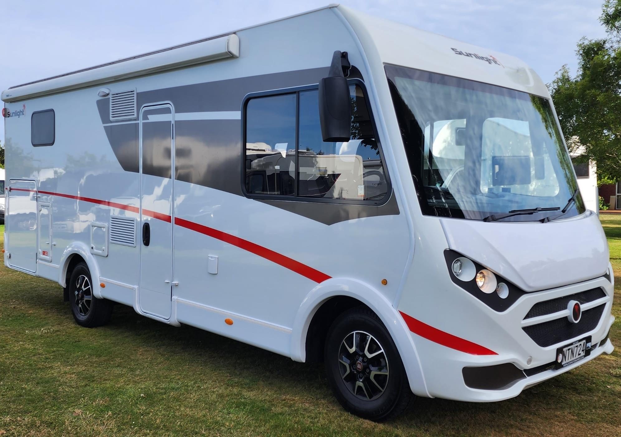 2021 Sunlight i68